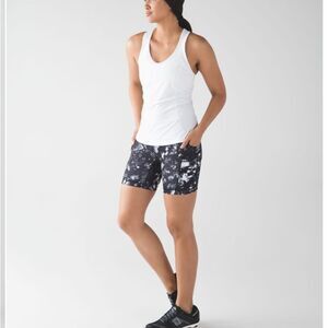 Lululemon Shorts Train Track Exercise Biker Activewear shorts - size 4, NWT